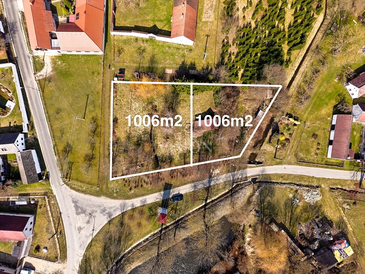 Prodej stavebního pozemku 1 006 m² - foto 1