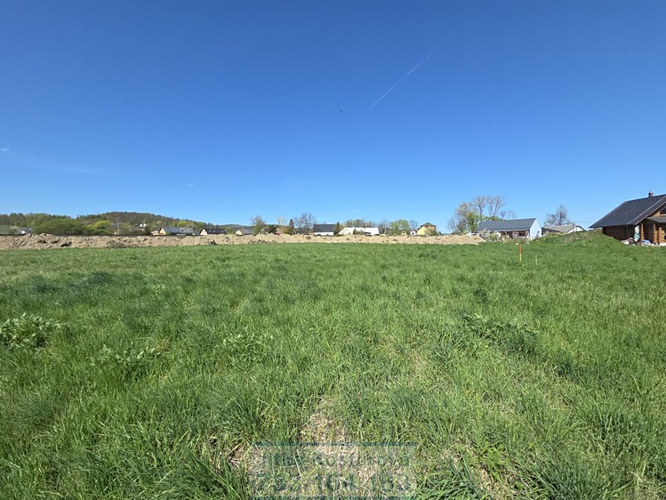 Prodej stavebního pozemku 700 m² - foto 1
