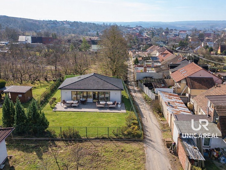 Prodej stavebního pozemku 366 m² - foto 1
