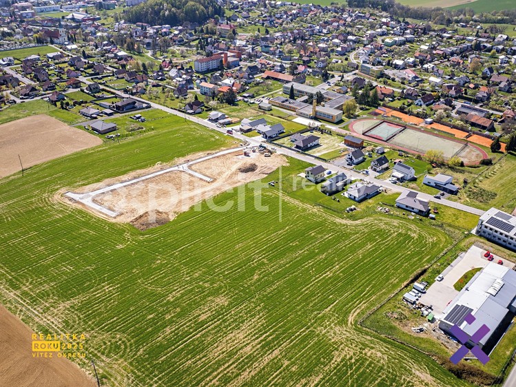 Prodej stavebního pozemku 2 505 m² - foto 1