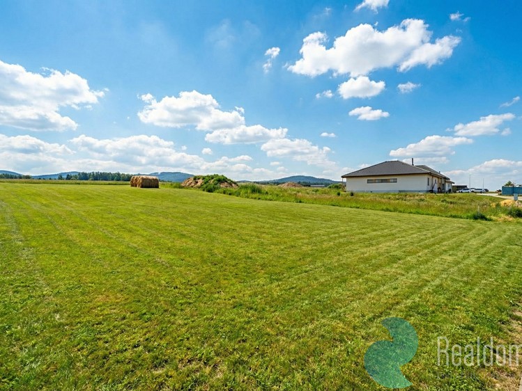 Prodej stavebního pozemku 1 356 m² - foto 1
