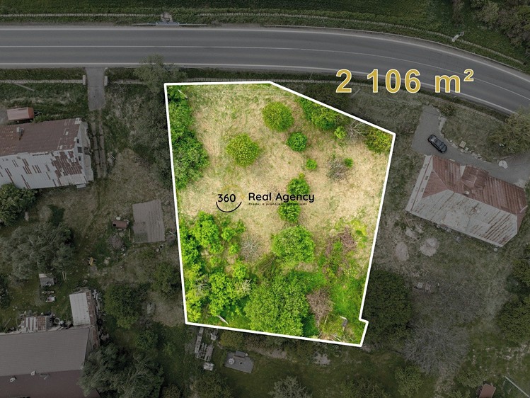 Prodej stavebního pozemku 2 106 m² - foto 1