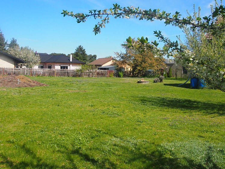 Prodej stavebního pozemku 813 m² - foto 1