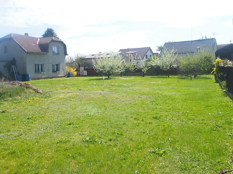 Prodej stavebního pozemku 813 m² - foto 3