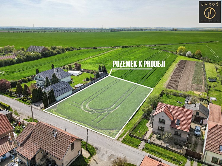 Prodej stavebního pozemku 1 100 m² - foto 1