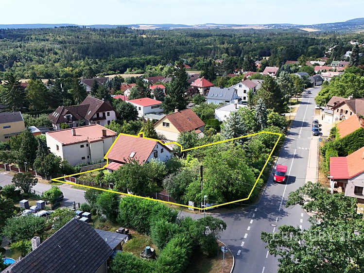Prodej stavebního pozemku 1 108 m² - foto 1