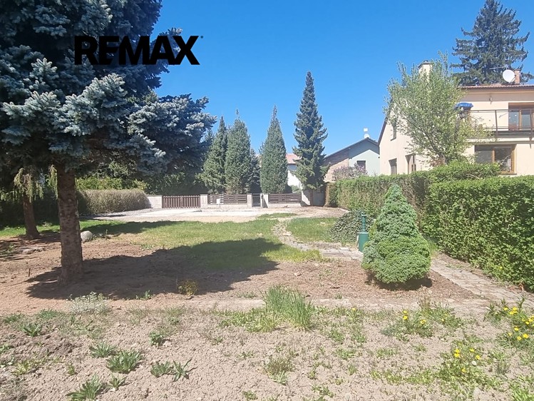 Prodej stavebního pozemku 799 m² - foto 1