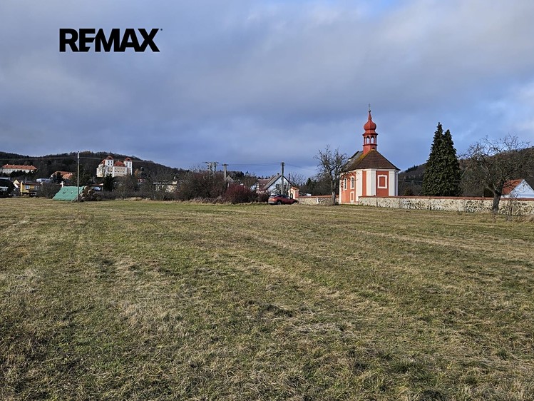 Prodej stavebního pozemku 1 556 m² - foto 1