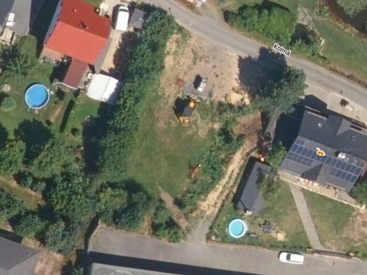 Prodej stavebního pozemku 980 m² - foto 1