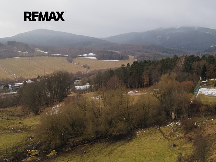 Prodej stavebního pozemku 2 270 m² - foto 7