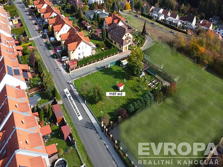 Prodej stavebního pozemku 1 107 m² - foto 2