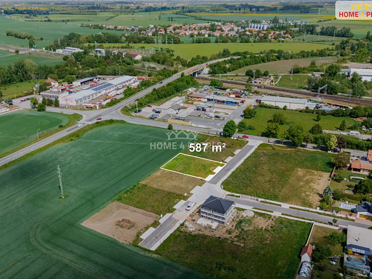 Prodej stavebního pozemku 587 m² - foto 2