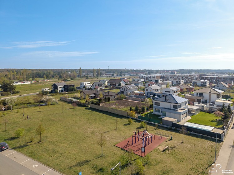 Prodej stavebního pozemku 990 m² - foto 4