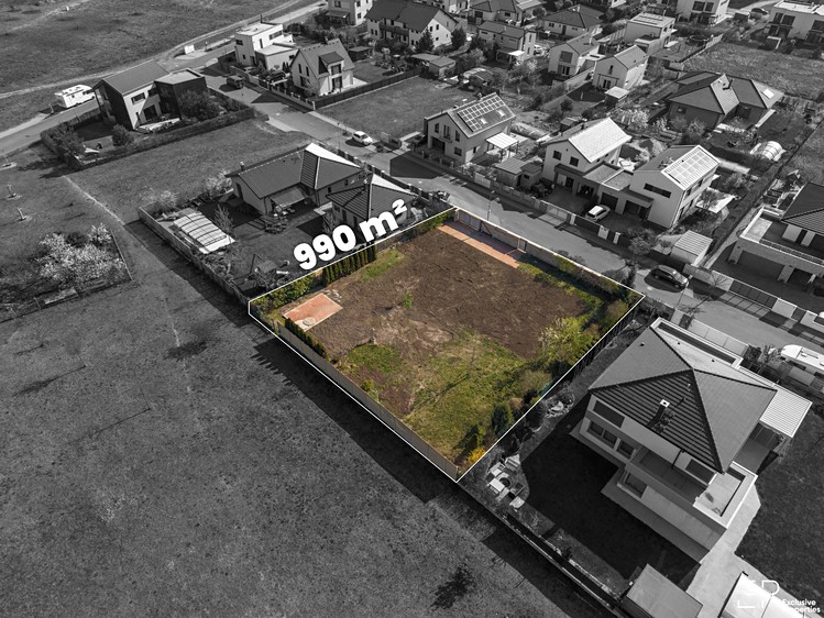 Prodej stavebního pozemku 990 m² - foto 2