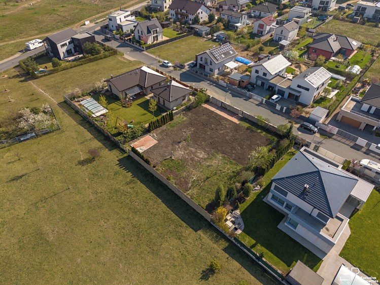 Prodej stavebního pozemku 990 m² - foto 8