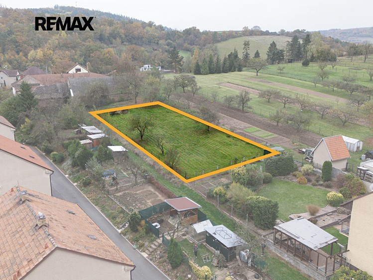 Prodej stavebního pozemku 1 058 m² - foto 3