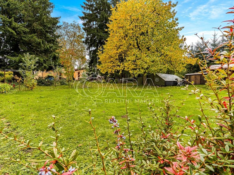 Prodej stavebního pozemku 713 m² - foto 2