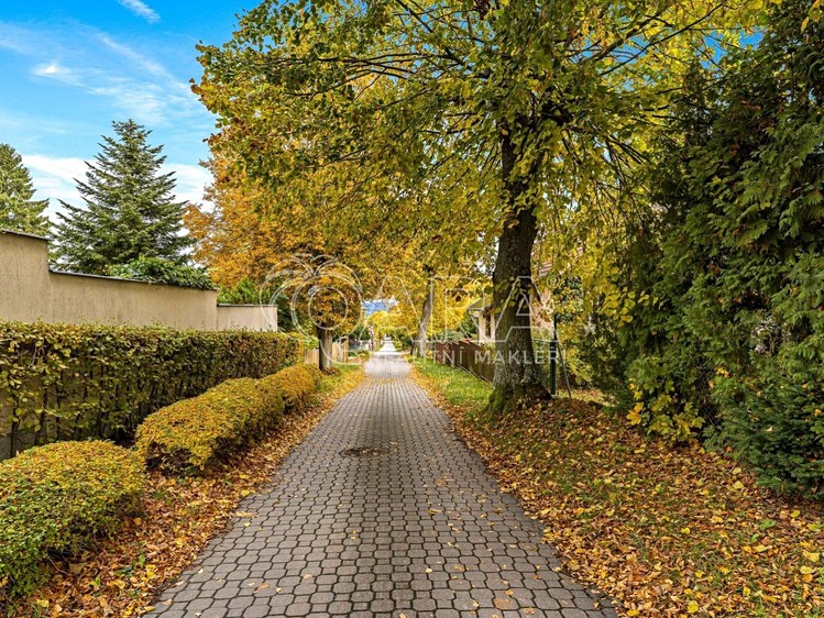 Prodej stavebního pozemku 713 m² - foto 8