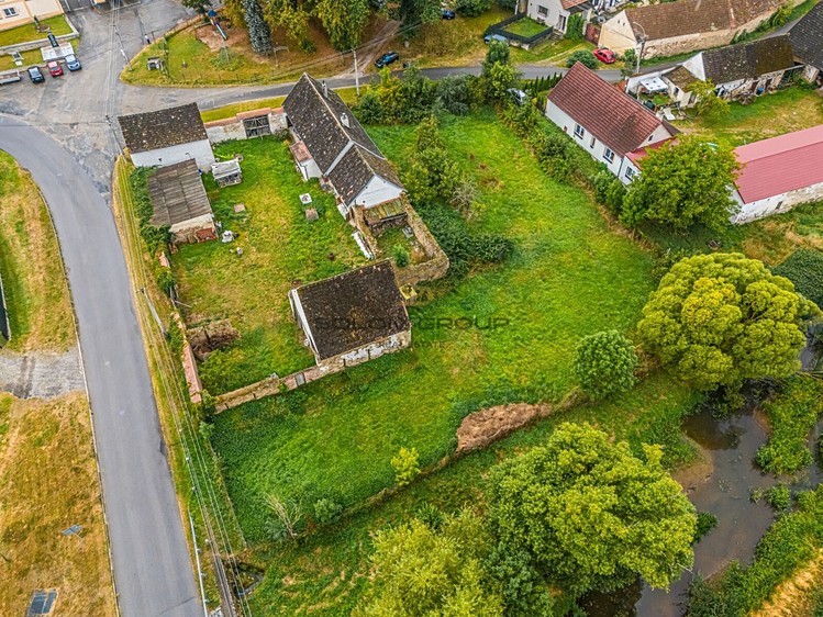 Prodej stavebního pozemku 1 745 m² - foto 1