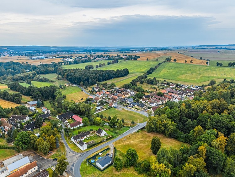 Prodej stavebního pozemku 1 745 m² - foto 6