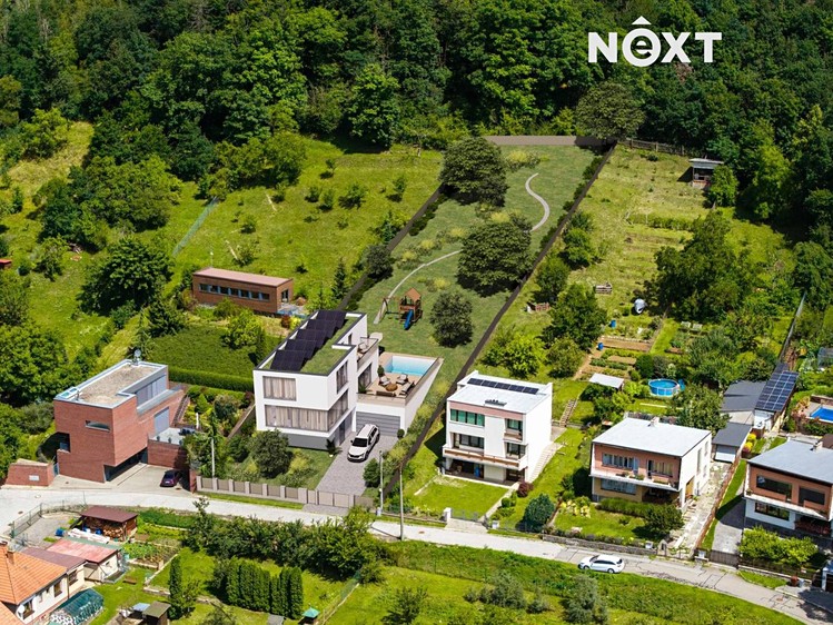 Prodej stavebního pozemku 1 276 m² - foto 1