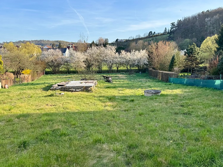 Prodej stavebního pozemku 1 700 m² - foto 1