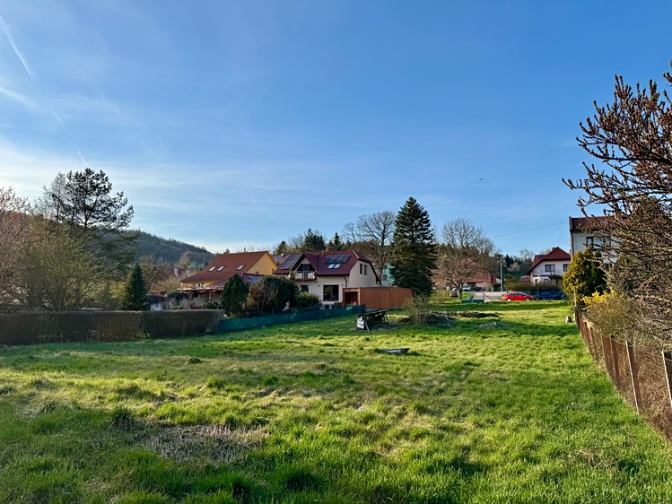 Prodej stavebního pozemku 1 700 m² - foto 2