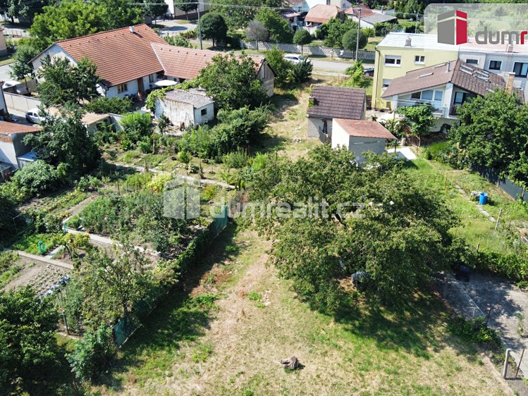 Prodej stavebního pozemku 2 401 m² - foto 1