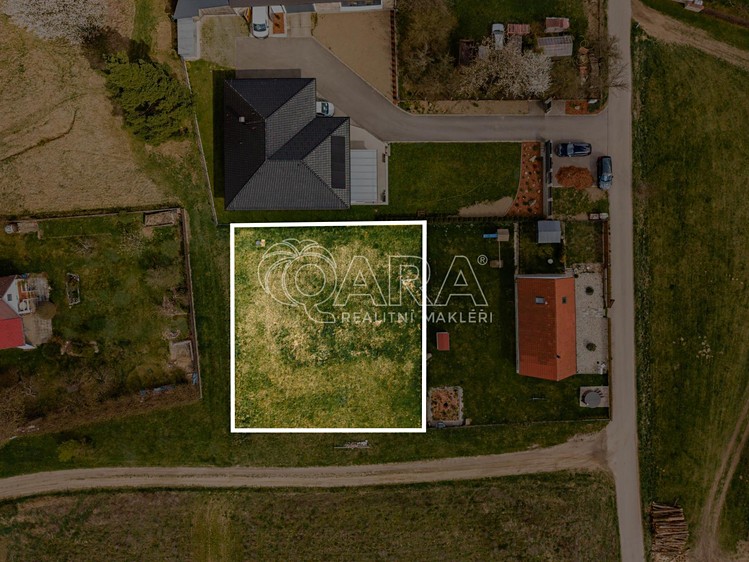 Prodej stavebního pozemku 880 m² - foto 2
