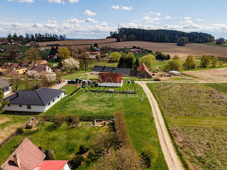 Prodej stavebního pozemku 880 m² - foto 7