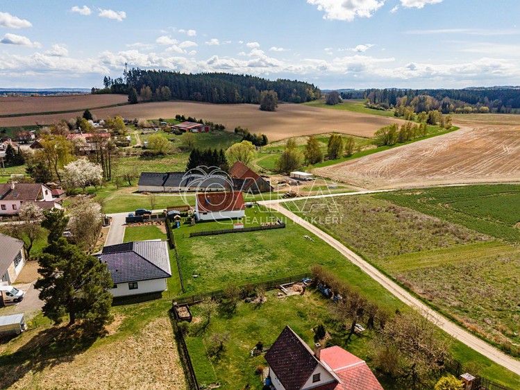 Prodej stavebního pozemku 880 m² - foto 6