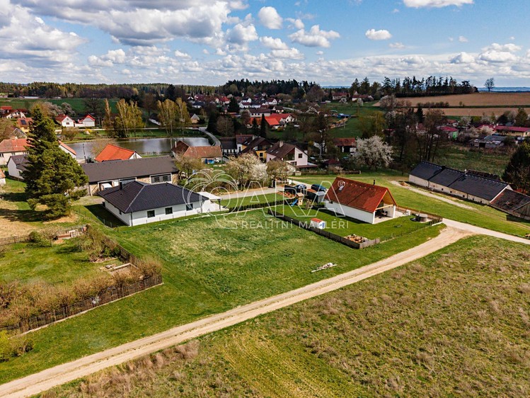 Prodej stavebního pozemku 880 m² - foto 8