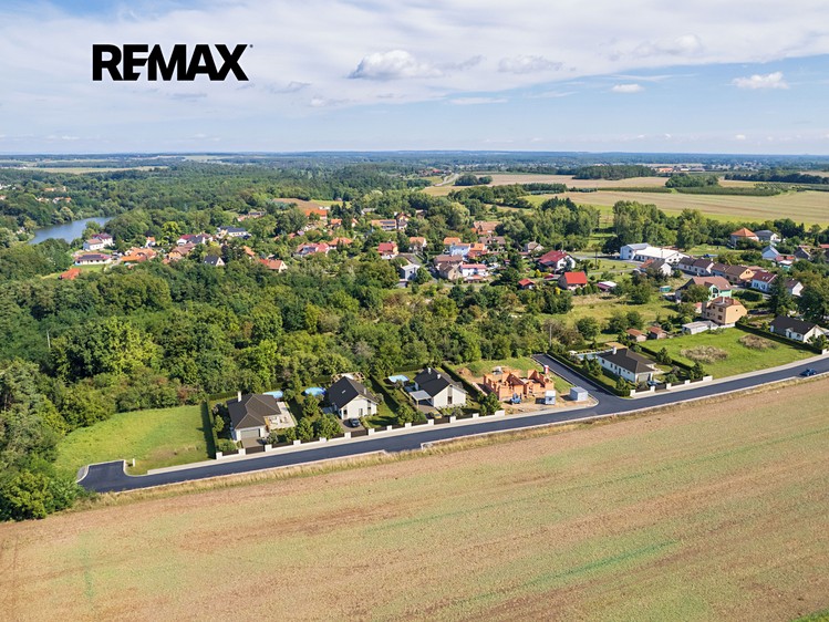 Prodej stavebního pozemku 879 m² - foto 2