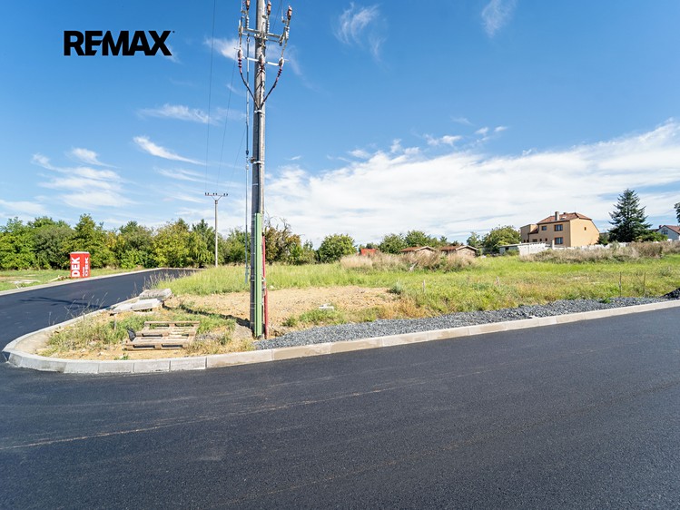 Prodej stavebního pozemku 879 m² - foto 6