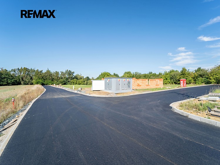 Prodej stavebního pozemku 879 m² - foto 5
