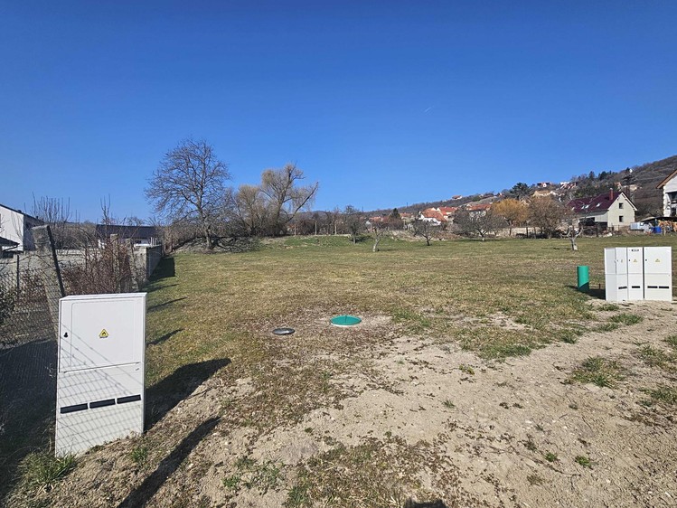 Prodej stavebního pozemku 1 440 m² - foto 2