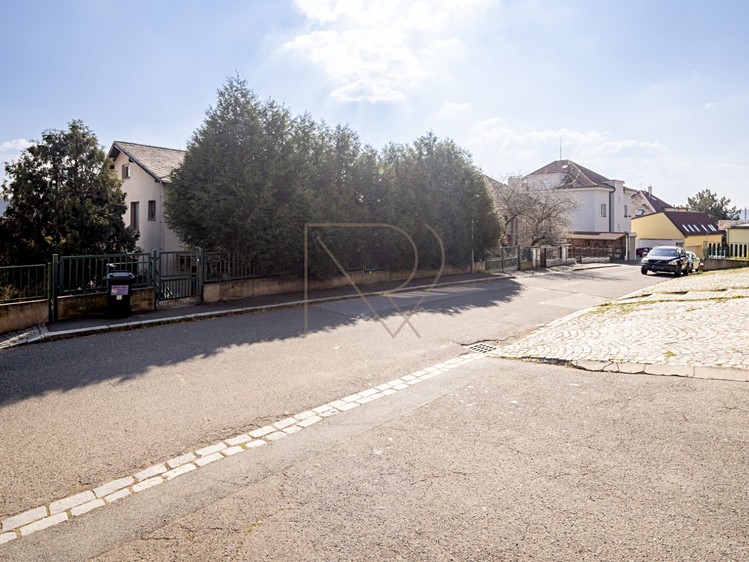 Prodej stavebního pozemku 906 m² - foto 6