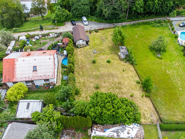 Prodej stavebního pozemku 889 m² - foto 1