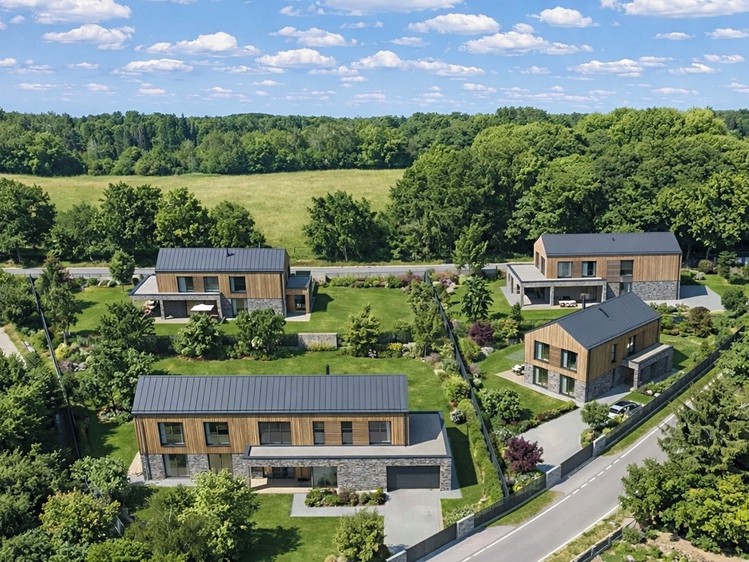 Prodej stavebního pozemku 1 200 m² - foto 1