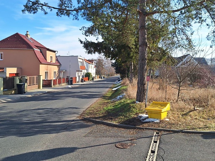 Prodej stavebního pozemku 988 m² - foto 3