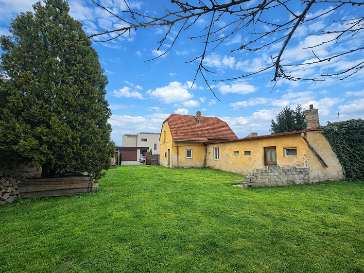 Prodej stavebního pozemku 600 m² - foto 1