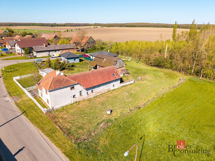 Prodej  stavebního pozemku 1 049 m² - foto 5