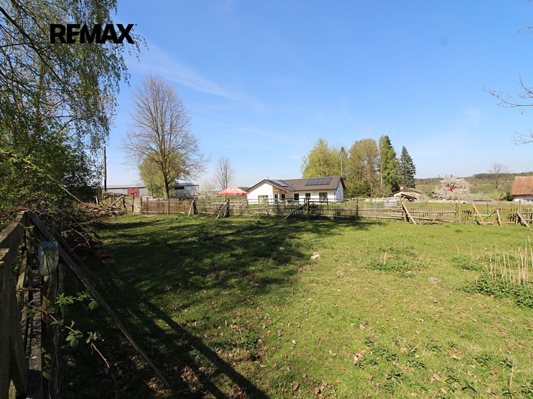 Prodej stavebního pozemku 2 004 m² - foto 5