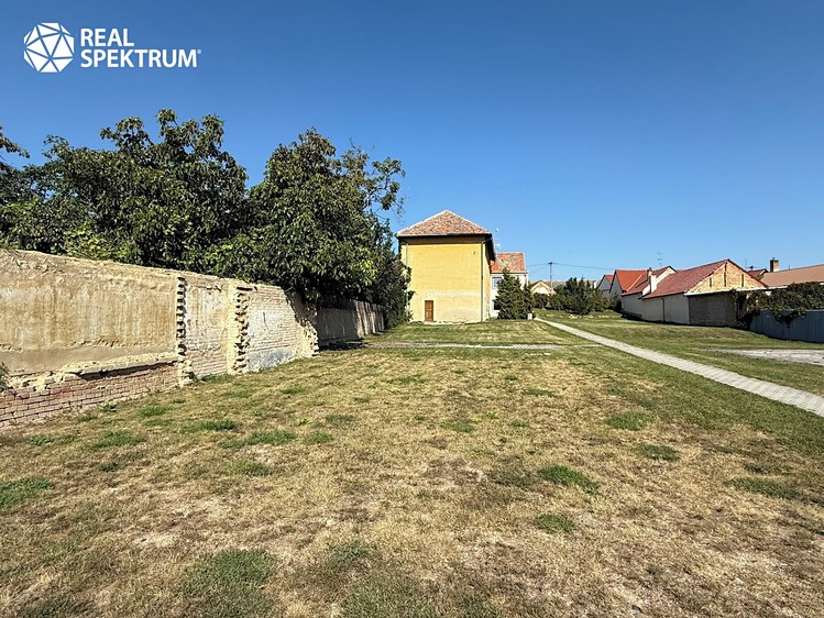 Prodej stavebního pozemku 680 m² - foto 4