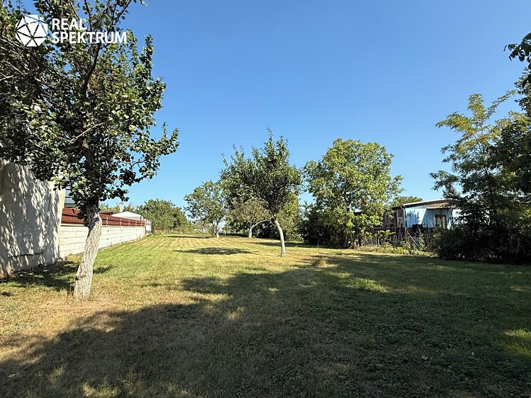 Prodej stavebního pozemku 1 228 m² - foto 3