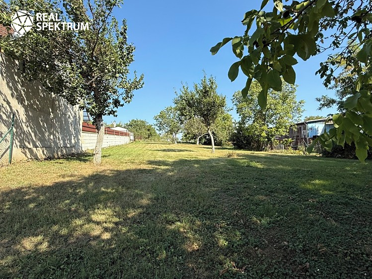 Prodej stavebního pozemku 1 228 m² - foto 2