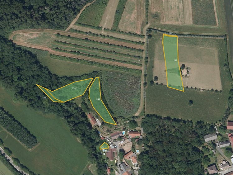 Prodej podílu 1/2 pole 14 098 m² - foto 1
