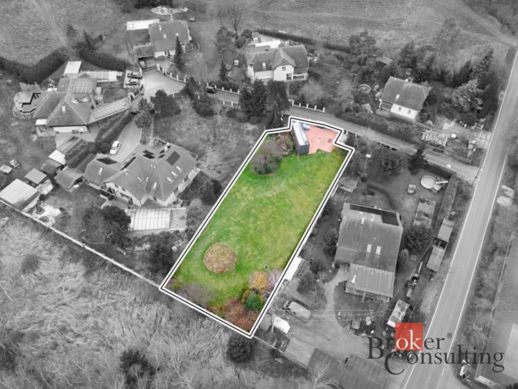 Prodej stavebního pozemku 1 306 m² - foto 1