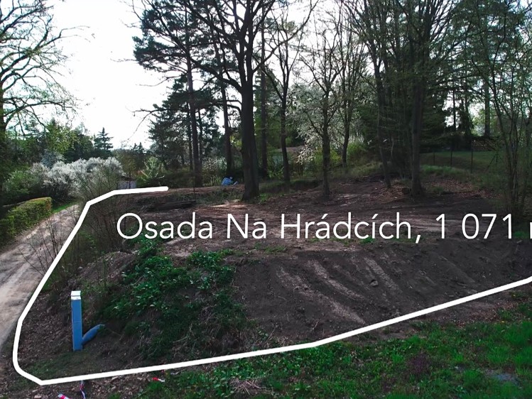 Prodej stavebního pozemku 1 071 m² - foto 2