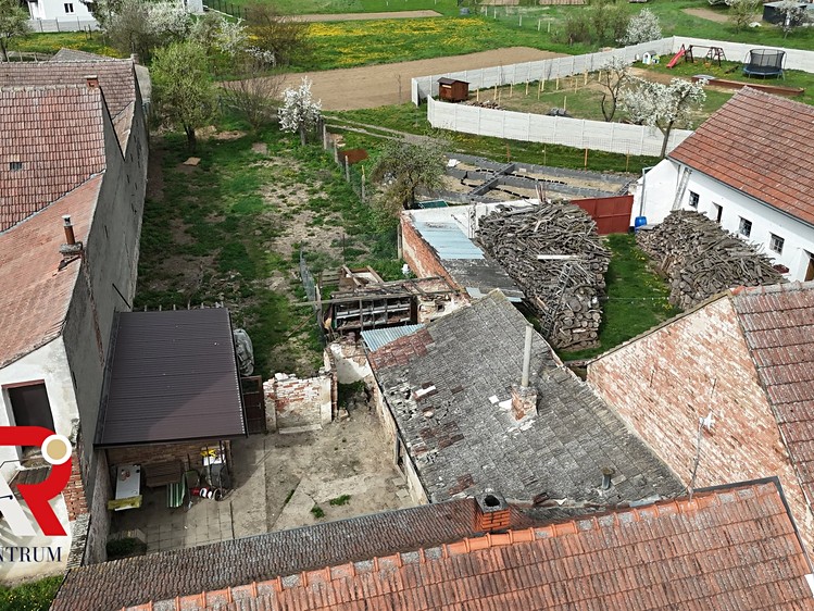 Prodej stavebního pozemku 749 m² - foto 4